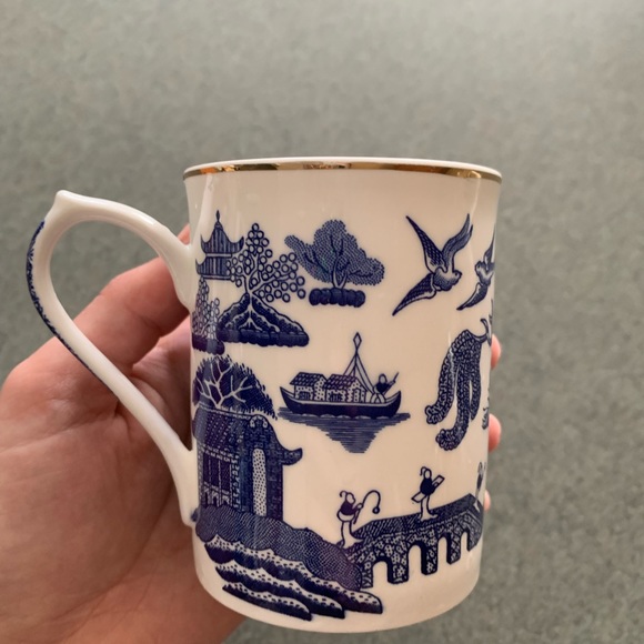 Fine bone china exclusive design by Roy kirkham - Picture 3 of 4